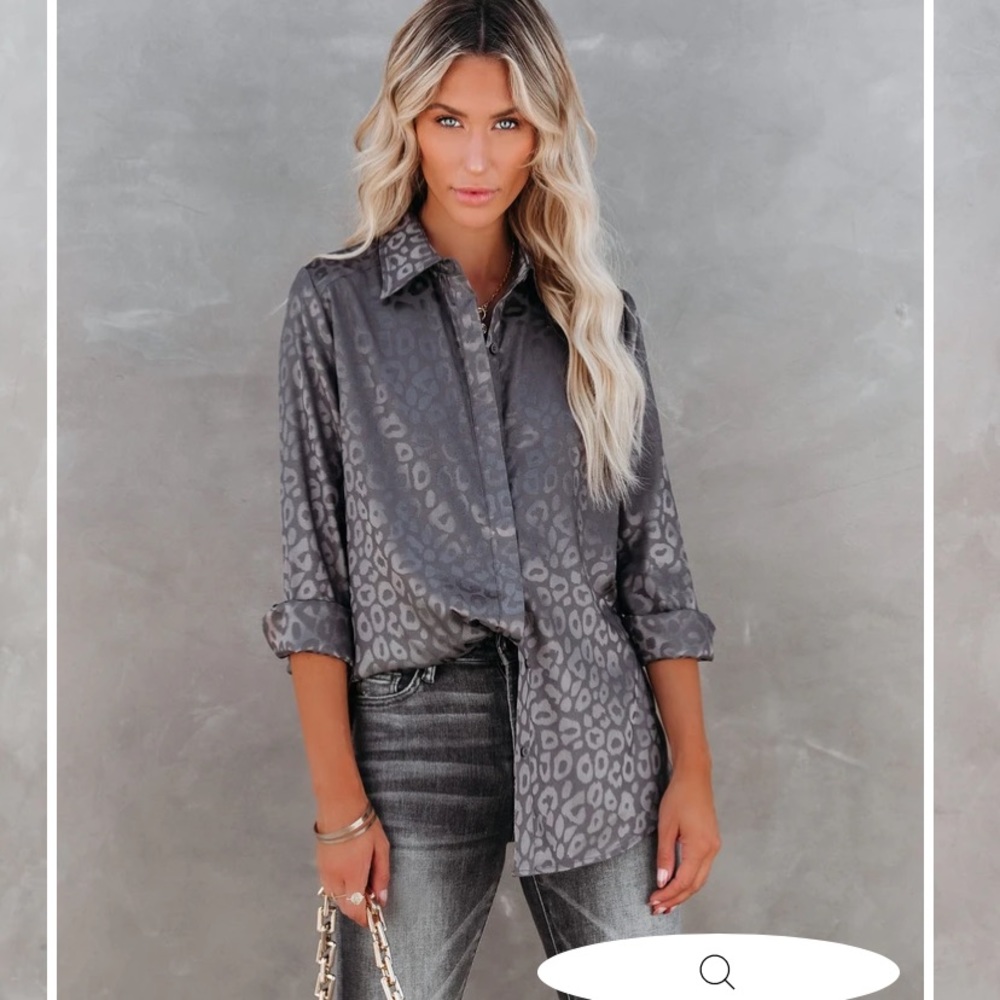 KINGDOM SATIN EMBOSSED BUTTON DOWN BLOUSE